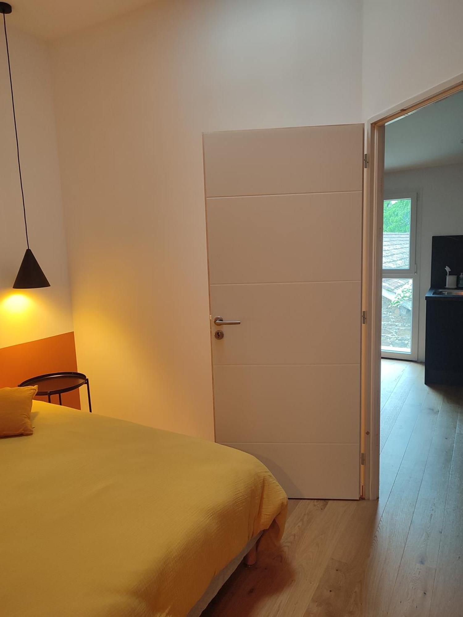 Le Petit 1881 Apartment Ampuis Luaran gambar
